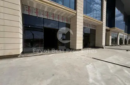 محل تجاري - استوديو - 4 حمامات للبيع في جولدن جيت - شارع التسعين الجنوبي - التجمع الخامس - مدينة القاهرة الجديدة - القاهرة