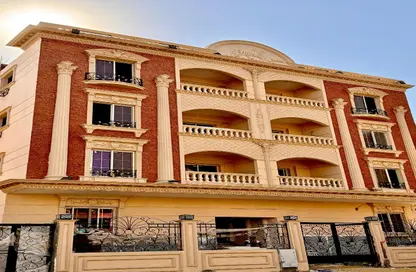 Apartment - 3 Bedrooms - 2 Bathrooms for sale in West Arabella - 5th Settlement Compounds - The 5th Settlement - New Cairo City - Cairo