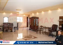 Apartment - 3 Bedrooms - 2 Bathrooms for rent in Amir Al Behar Mahmoud Hamza St. - Bolkly - Hay Sharq - Alexandria