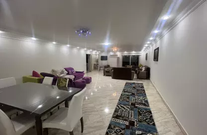 شقة - 4 غرف نوم - 3 حمامات للايجار في شارع شهاب - المهندسين - الجيزة