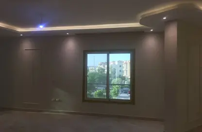 Apartment - 2 Bedrooms - 1 Bathroom for rent in Street 17 - District 1 - The 5th Settlement - New Cairo City - Cairo