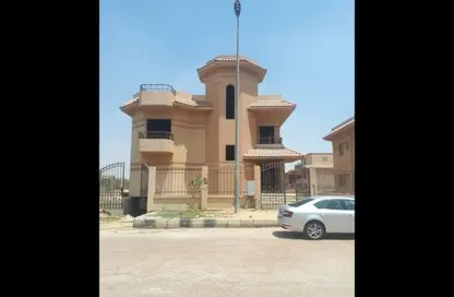فيلا - 6 غرف نوم - 6 حمامات للبيع في الباتيو 2 - المستثمرين الشمالية - مدينة القاهرة الجديدة - القاهرة