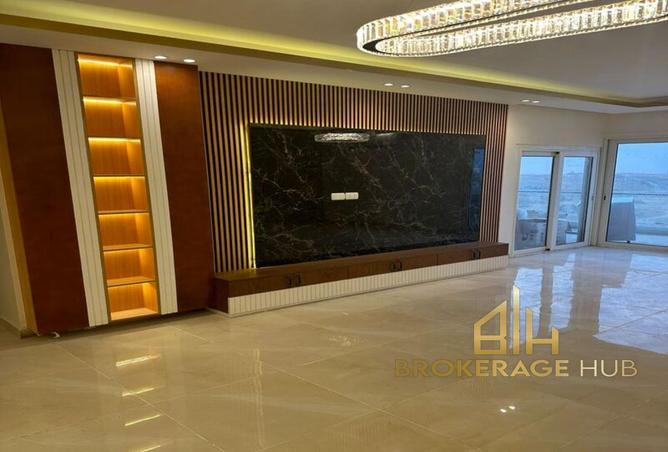 8032811 - Property Image 2
