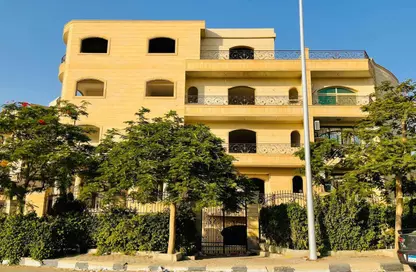 Apartment - 3 Bedrooms - 3 Bathrooms for sale in 1st Neighborhood - 1st District East - Shorouk City - Cairo