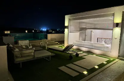 (بنتهاوس  (روف - 2 غرف نوم - 4 حمامات للايجار في جاليريا  مون فالى - المستثمرين الجنوبية - مدينة القاهرة الجديدة - القاهرة