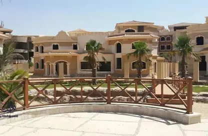 Villa - 6 Bedrooms - 5 Bathrooms for sale in Ext North Inves Area - New Cairo City - Cairo