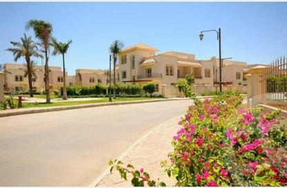 Villa - 3 Bedrooms - 3 Bathrooms for sale in Greens - 6th District - Sheikh Zayed City - Giza