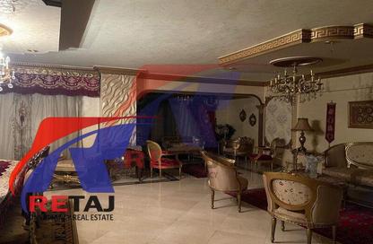 Apartment - 3 Bedrooms - 3 Bathrooms for sale in Moez Al Dawla St. - 6th Zone - Nasr City - Cairo