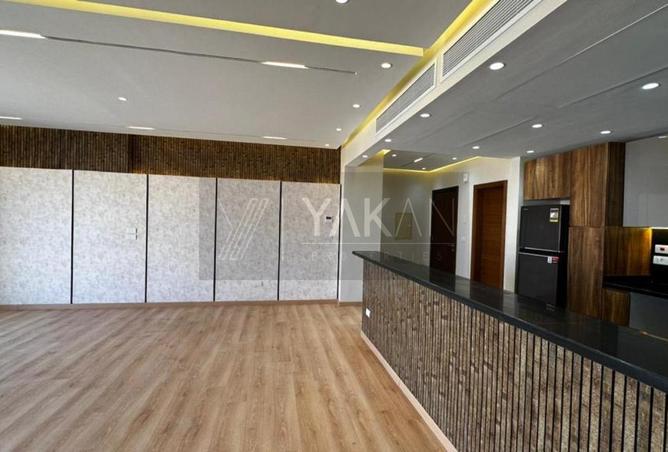 8363000 - Property Image 2