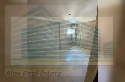 شقة - 3 غرف نوم - 2 حمامات للايجار في شارع كفر عبده - كفر عبده - رشدي - حي شرق - الاسكندرية