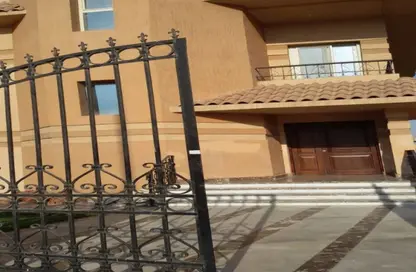 فيلا - 5 غرف نوم - 3 حمامات للبيع في المستثمرين الشمالية - مدينة القاهرة الجديدة - القاهرة