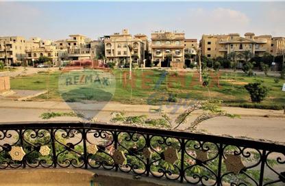Roof - 3 Bedrooms - 2 Bathrooms for sale in Al Narges - New Cairo City - Cairo