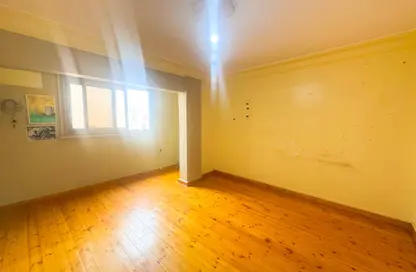 Apartment - 3 Bedrooms - 1 Bathroom for sale in Smouha - Hay Sharq - Alexandria