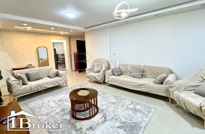 شقة - 3 غرف نوم - 2 حمامات للايجار في سيدي جابر - حي شرق - الاسكندرية