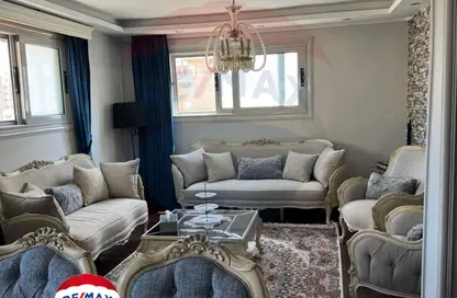 Apartment - 3 Bedrooms - 1 Bathroom for sale in Zou Al Fekar St. - Janaklees - Hay Sharq - Alexandria