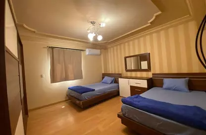 Apartment - 3 Bedrooms - 3 Bathrooms for rent in Moez Al Dawla St. - 6th Zone - Nasr City - Cairo