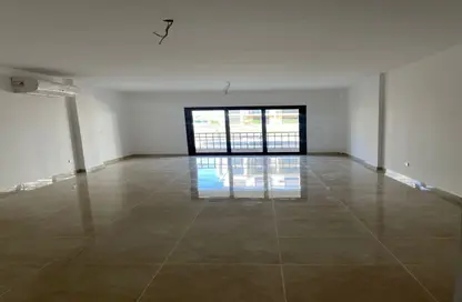 شقة - 3 غرف نوم - 3 حمامات للايجار في مون ريزيدنس - فيفث سكوير - التجمع الخامس - مدينة القاهرة الجديدة - القاهرة