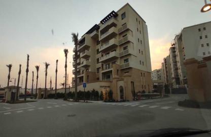Apartment - 3 Bedrooms - 3 Bathrooms for sale in Fountain Side - Uptown Cairo - Mokattam - Cairo