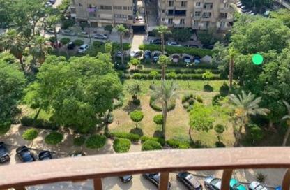 Apartment - 4 Bedrooms - 3 Bathrooms for sale in Mohammed Al Maqref St. - 6th Zone - Nasr City - Cairo