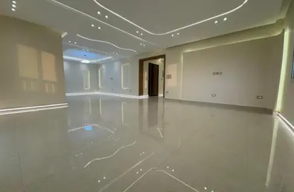Apartment - 3 Bedrooms - 3 Bathrooms for sale in Al Sayeda Khadija St. - Al Hadiqah Al Dawliyah - 7th District - Nasr City - Cairo