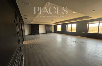 Office Space - Studio - 4 Bathrooms for rent in One Ninety Mall - South Teseen St. - The 5th Settlement - New Cairo City - Cairo