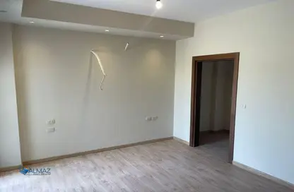 Apartment - 3 Bedrooms - 2 Bathrooms for sale in El Patio Oro - 5th Settlement Compounds - The 5th Settlement - New Cairo City - Cairo