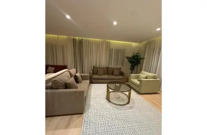 فيلا - 5 غرف نوم - 4 حمامات للايجار في طريق بيفرلي هيلز - الحي السابع عشر - الشيخ زايد - الجيزة