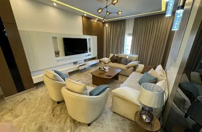 (بنتهاوس  (روف - 3 غرف نوم - 3 حمامات للبيع في جاليريا  مون فالى - المستثمرين الجنوبية - مدينة القاهرة الجديدة - القاهرة