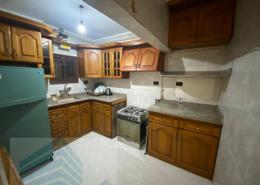 Apartment - 3 bedrooms - 1 bathroom for للايجار in Green Plaza St. - Smouha - Hay Sharq - Alexandria