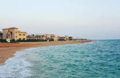 فيلا - 6 غرف نوم - 5 حمامات للبيع في لافيستا باي - لافيستا - قسم الضبعة - الساحل الشمالي
