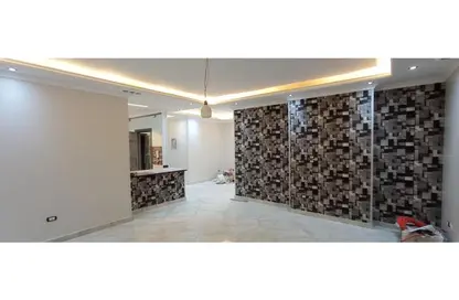Apartment - 3 Bedrooms - 1 Bathroom for sale in Alsuwais Cairo Road - Zahraa El Maadi - Hay El Maadi - Cairo