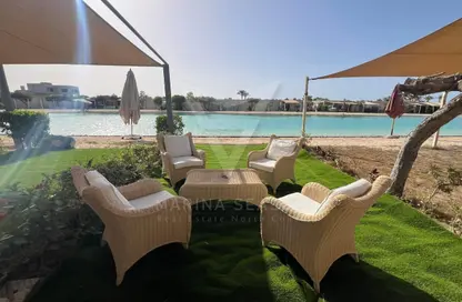 كبينه - غرفة نوم - 2 حمامات للايجار في هاسييندا باي - سيدي عبد الرحمن - الساحل الشمالي