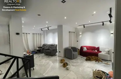 دوبلكس - 3 غرف نوم - 3 حمامات للبيع في طريق الحي الايطالي - حدائق اكتوبر - مدينة 6 أكتوبر - الجيزة