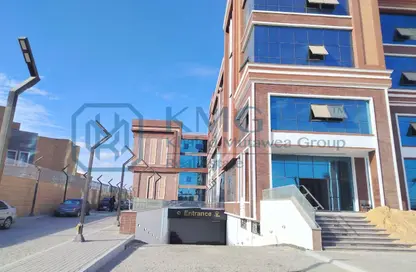 محل تجاري - استوديو - 2 حمامات للايجار في وسط القاهرة الجديدة - شارع التسعين الشمالي - التجمع الخامس - مدينة القاهرة الجديدة - القاهرة