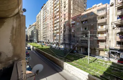 Apartment - 6 Bedrooms - 2 Bathrooms for rent in Abdel Salam Aref St. - Laurent - Hay Sharq - Alexandria