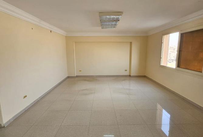 8371408 - Property Image 2