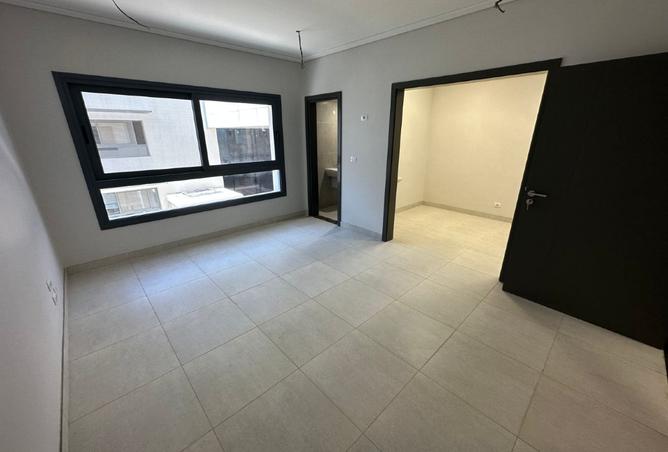 8120101 - Property Image 3