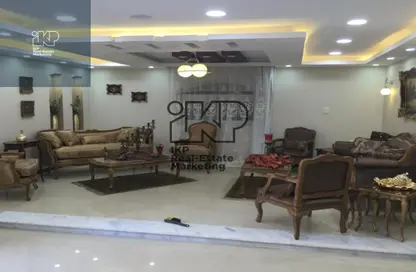 Apartment - 7 Bedrooms - 3 Bathrooms for sale in El Hegaz Square - El Nozha - Cairo