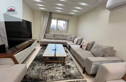 شقة - 3 غرف نوم - 3 حمامات للايجار في ميدان لبنان - المهندسين - الجيزة
