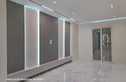 Apartment - 3 Bedrooms - 3 Bathrooms for sale in Gate 1 - Khofo - Hadayek El Ahram - Giza