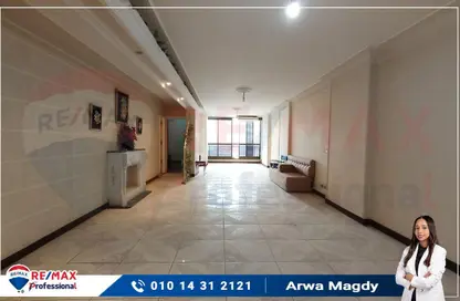 Apartment - 3 Bedrooms - 1 Bathroom for rent in Khalil Hamada St. - Miami - Hay Awal El Montazah - Alexandria