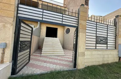 Duplex - 6 Bedrooms - 6 Bathrooms for sale in Street 13 - 13th District - Sheikh Zayed City - Giza