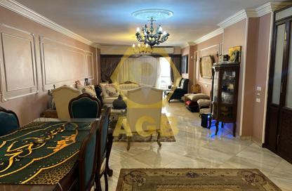 شقة - 3 غرف نوم - 2 حمامات للبيع في شارع الدكتور المحروقي - العجوزة - الجيزة
