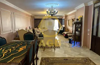شقة - 3 غرف نوم - 2 حمامات للبيع في شارع الدكتور المحروقي - العجوزة - الجيزة