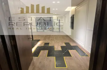 Apartment - 3 Bedrooms - 3 Bathrooms for sale in Eastown - 5th Settlement Compounds - The 5th Settlement - New Cairo City - Cairo