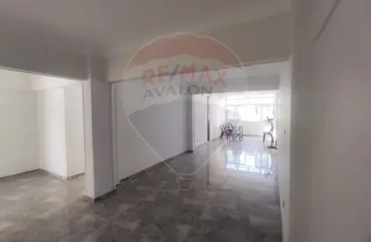 Apartment - 3 Bedrooms - 1 Bathroom for sale in Ahmed Abd Al Latif St. - Miami - Hay Awal El Montazah - Alexandria