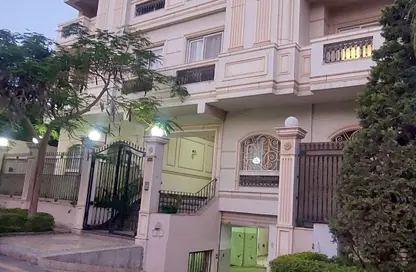 Penthouse - 2 Bedrooms - 3 Bathrooms for rent in The 1st Settlement - New Cairo City - Cairo
