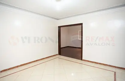 Apartment - 2 Bedrooms - 2 Bathrooms for sale in Laurent - Hay Sharq - Alexandria