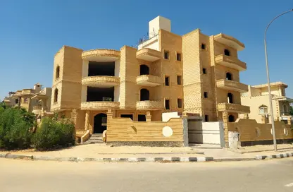 Villa - 7+ Bedrooms - 5 Bathrooms for sale in West Somid Road - West Somid - 6 October City - Giza