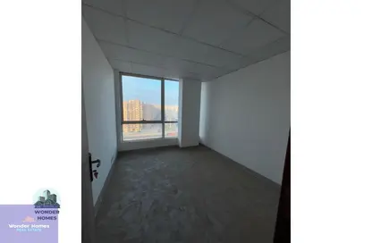 Clinic - Studio - 1 Bathroom for sale in Zahraa Al Maadi Tunnel - Degla - Hay El Maadi - Cairo